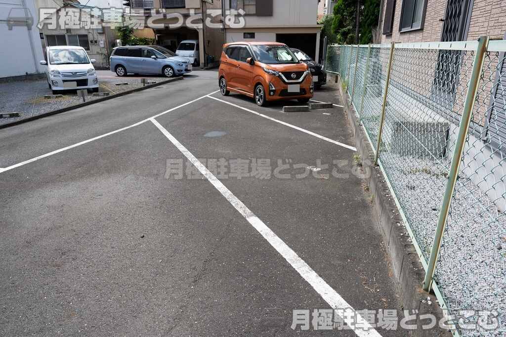 熊谷市本町1-52-1の月極駐車場3