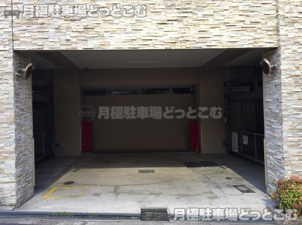大阪市中央区内久宝寺町2-7-7の月極駐車場1