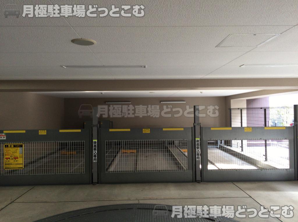 大阪市西区江戸堀2-4-25の月極駐車場3