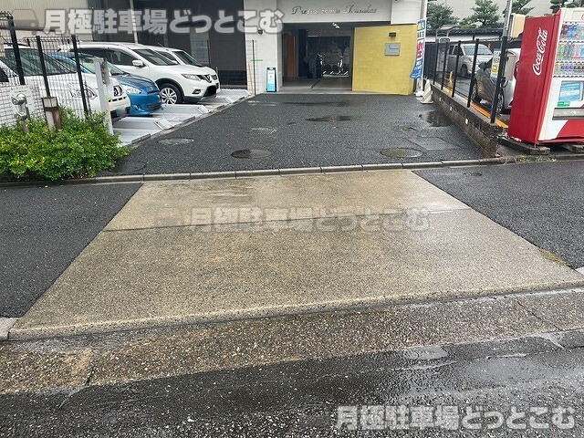 名古屋市中区新栄2丁目24-8の月極駐車場6