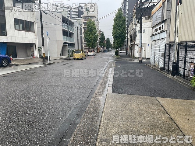名古屋市中区新栄2丁目24-8の月極駐車場7