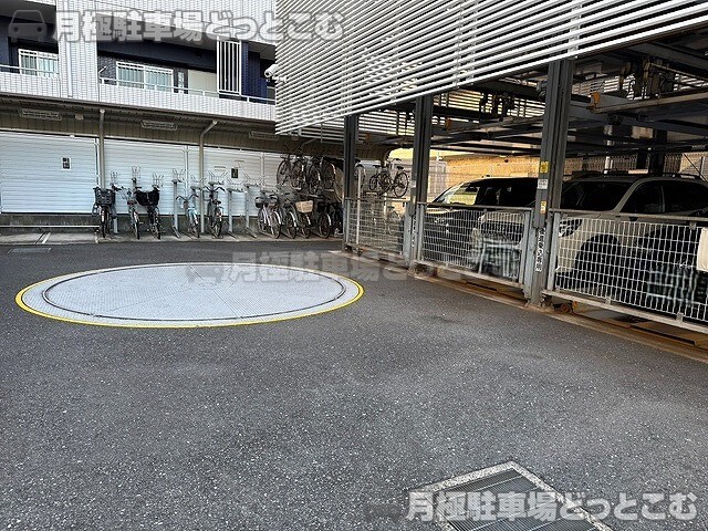 横浜市鶴見区鶴見中央3丁目5-11の月極駐車場4