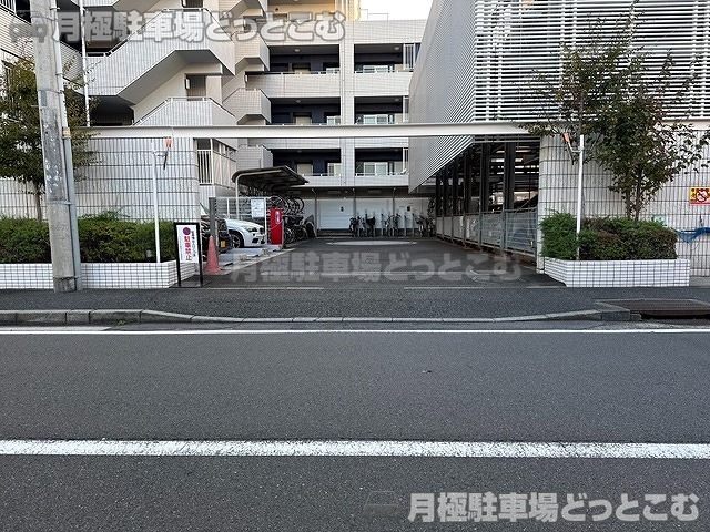 横浜市鶴見区鶴見中央3丁目5-11の月極駐車場5