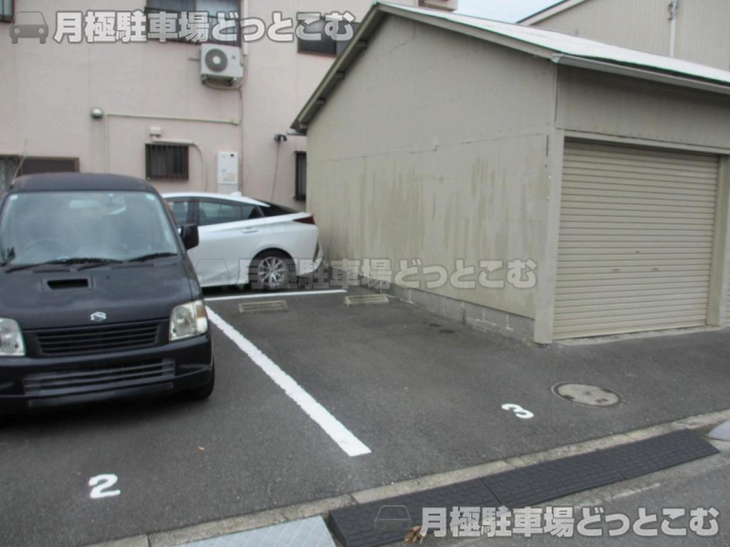 堺市堺区新在家町東3-2-31の月極駐車場3