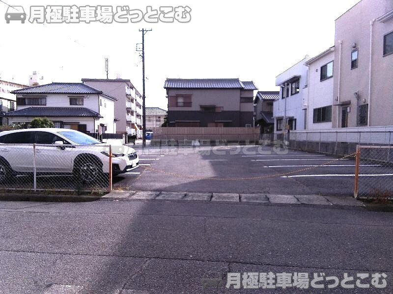 刈谷市神明町3丁目302,303の月極駐車場2