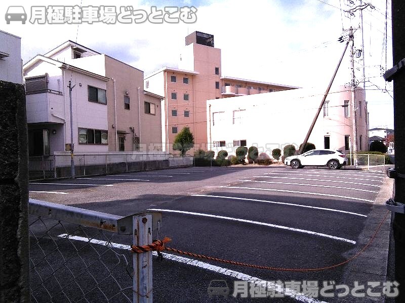 刈谷市神明町3丁目302,303の月極駐車場3