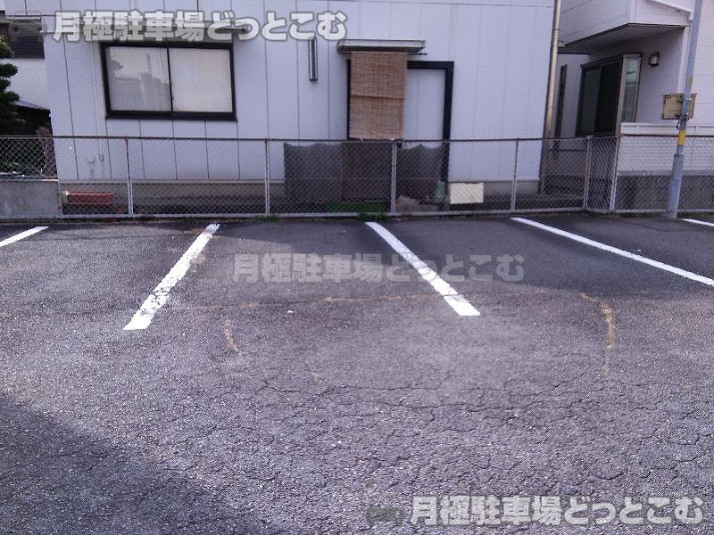 刈谷市神明町3丁目302,303の月極駐車場4