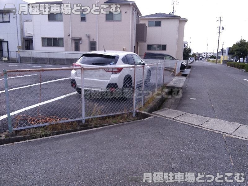 刈谷市神明町3丁目302,303の月極駐車場6