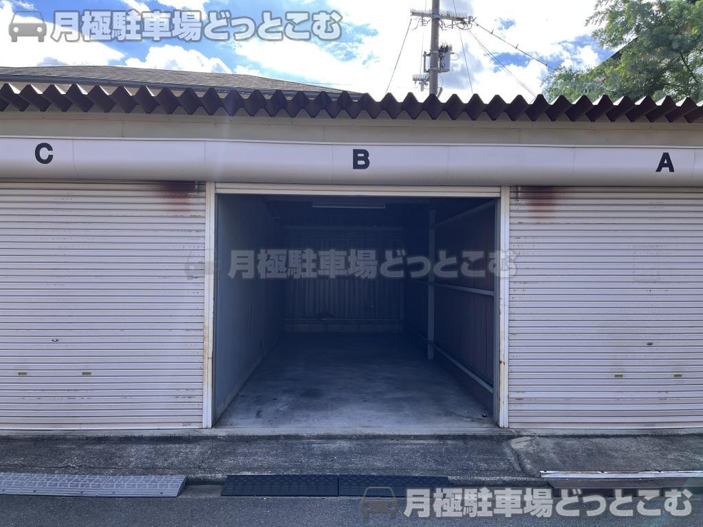 岸和田市土生町7丁目15－474の月極駐車場3