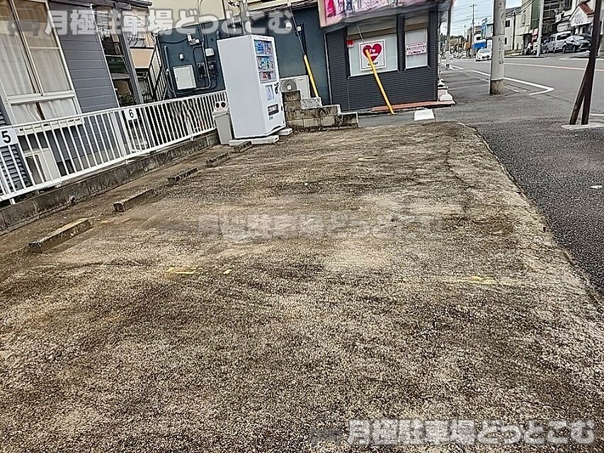 日高市高萩東2丁目14-25の月極駐車場2
