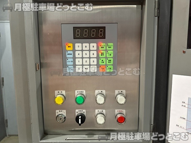 吹田市江坂町1丁目13-44の月極駐車場4