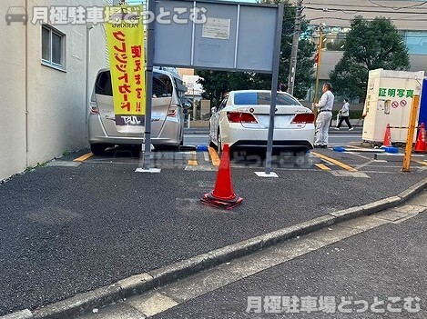 新宿区西早稲田1丁目18-3の月極駐車場1