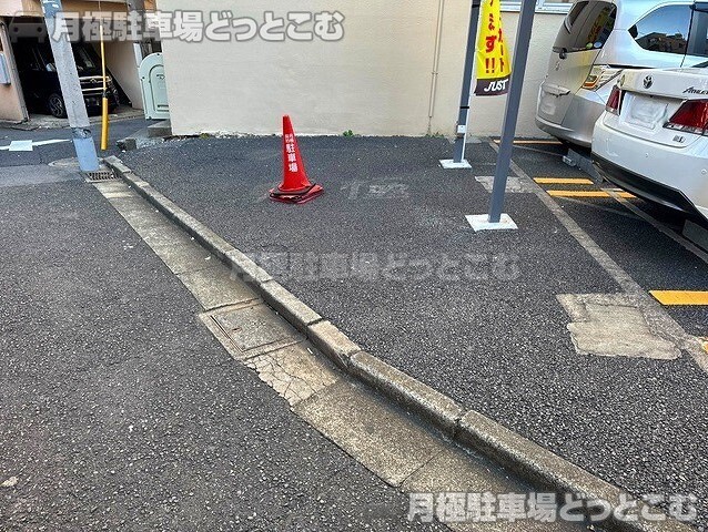 新宿区西早稲田1丁目18-3の月極駐車場2