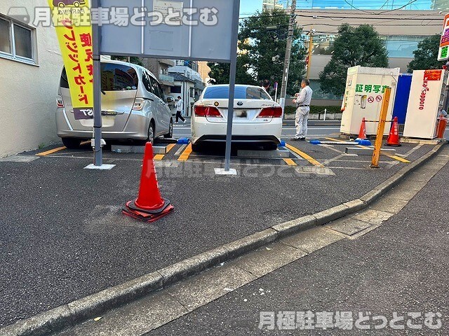 新宿区西早稲田1丁目18-3の月極駐車場3