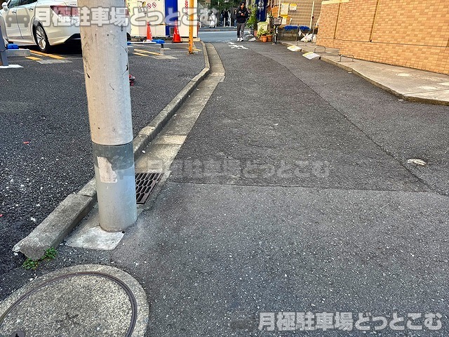 新宿区西早稲田1丁目18-3の月極駐車場4