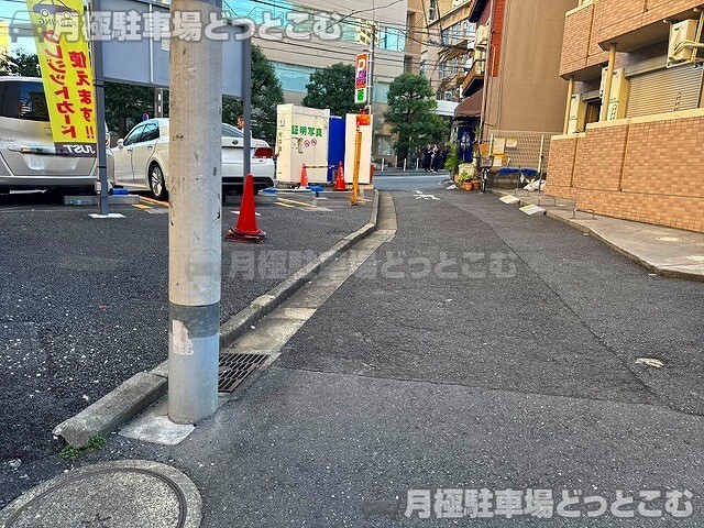 新宿区西早稲田1丁目18-3の月極駐車場5
