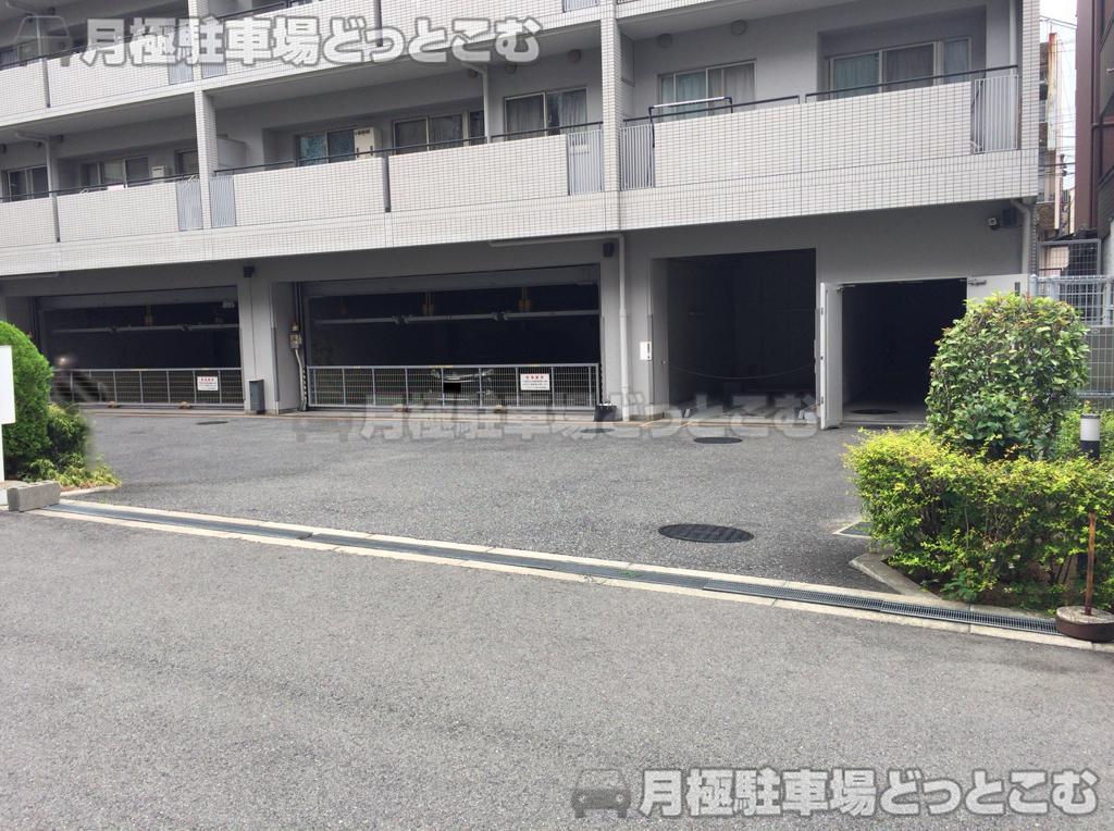 大阪市中央区玉造2-7-5の月極駐車場1