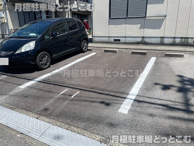 岡崎市小針町1丁目10-7の月極駐車場4