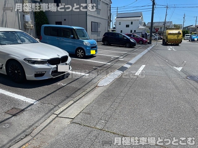 岡崎市小針町1丁目10-7の月極駐車場5