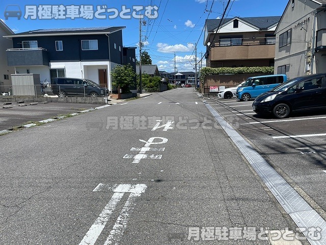 岡崎市小針町1丁目10-7の月極駐車場7