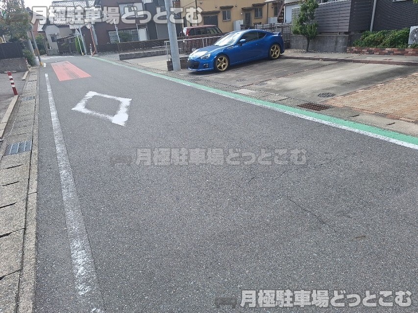 稲沢市小沢3丁目23-13の月極駐車場10