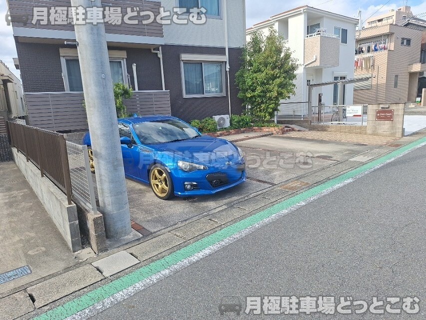 稲沢市小沢3丁目23-13の月極駐車場2