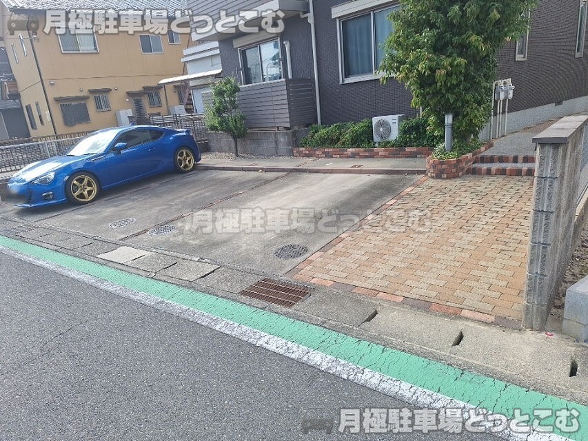 稲沢市小沢3丁目23-13の月極駐車場3