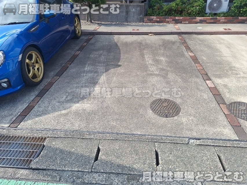 稲沢市小沢3丁目23-13の月極駐車場4