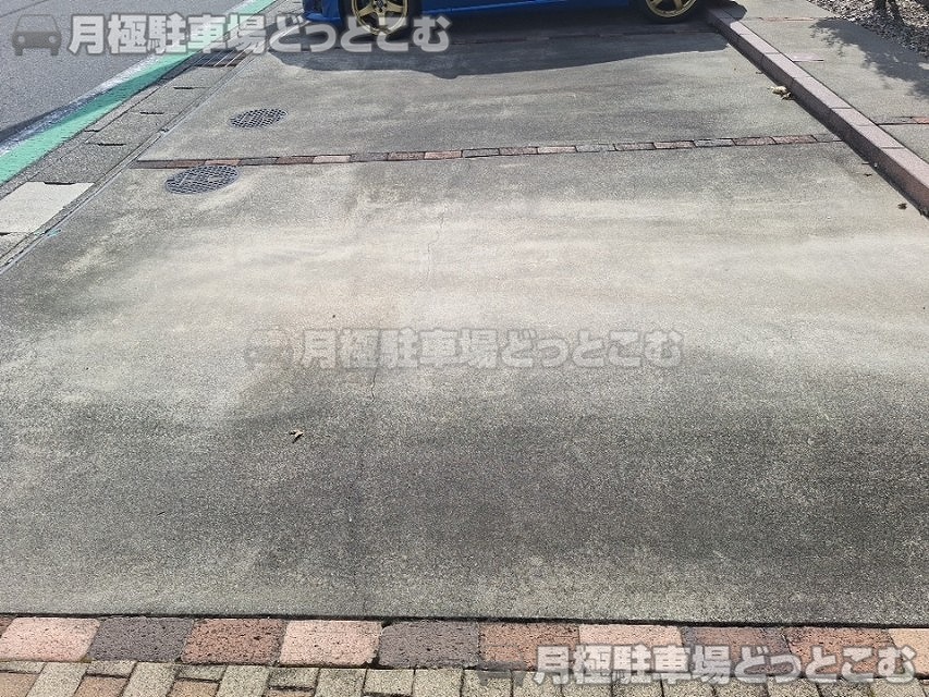 稲沢市小沢3丁目23-13の月極駐車場5