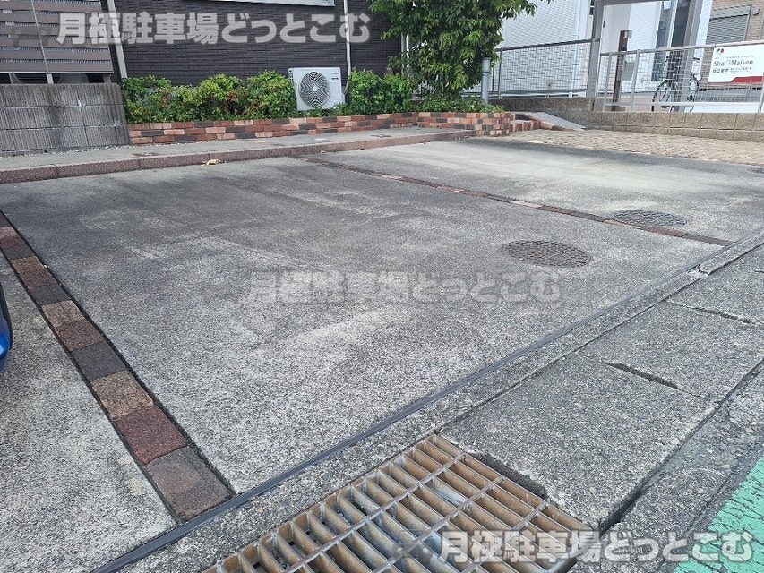 稲沢市小沢3丁目23-13の月極駐車場6