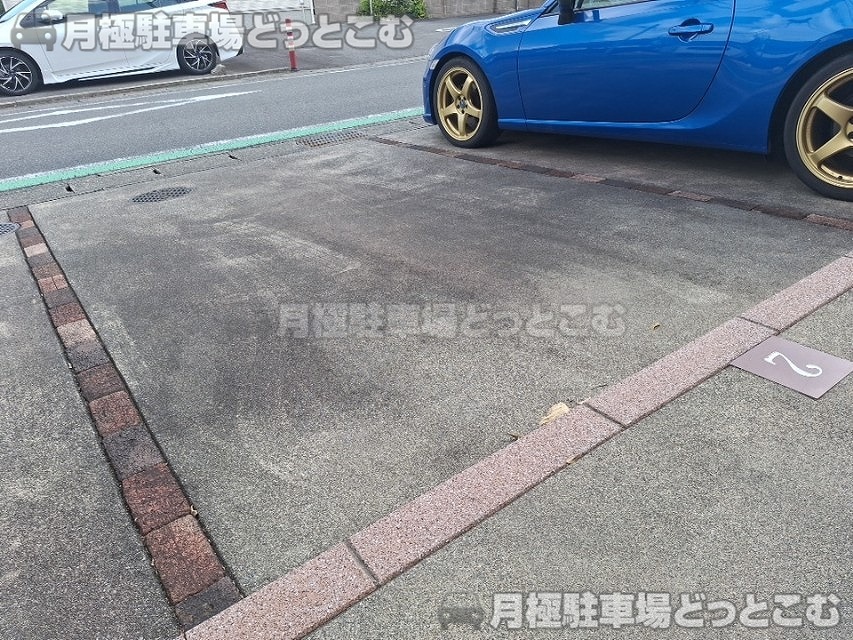稲沢市小沢3丁目23-13の月極駐車場8