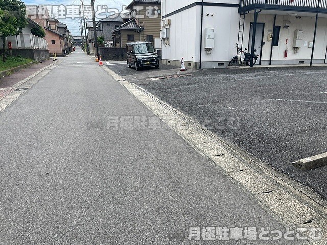 碧南市新道町2丁目52-1の月極駐車場5