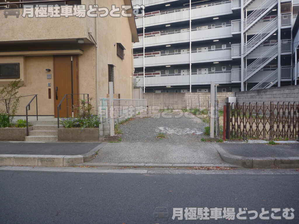 大阪市都島区網島町3-5の月極駐車場3