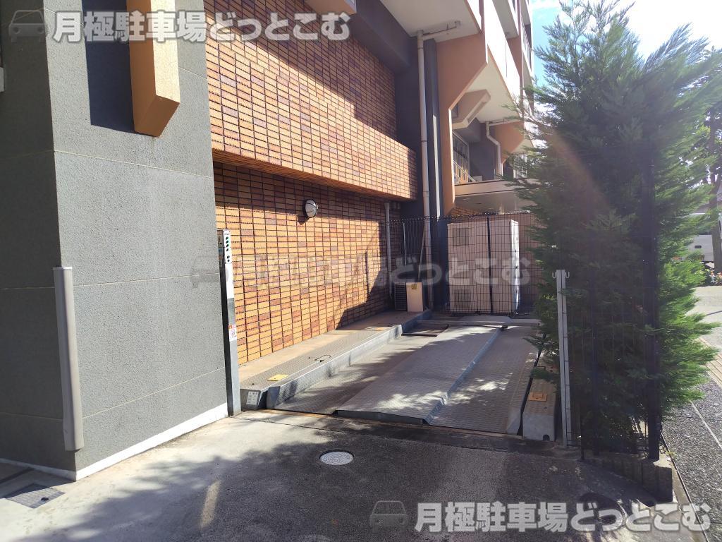 横浜市都筑区中川中央1丁目21－16の月極駐車場1