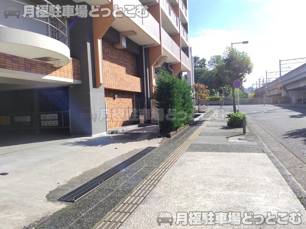 横浜市都筑区中川中央1丁目21－16の月極駐車場2