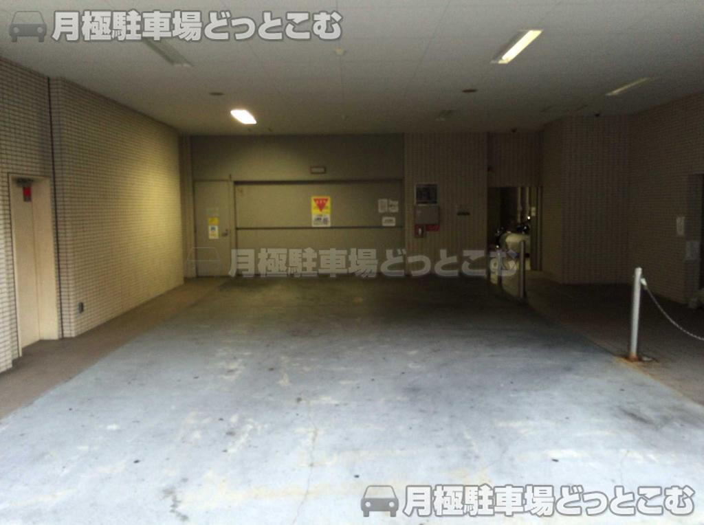 大阪市中央区高津2-4-6の月極駐車場2