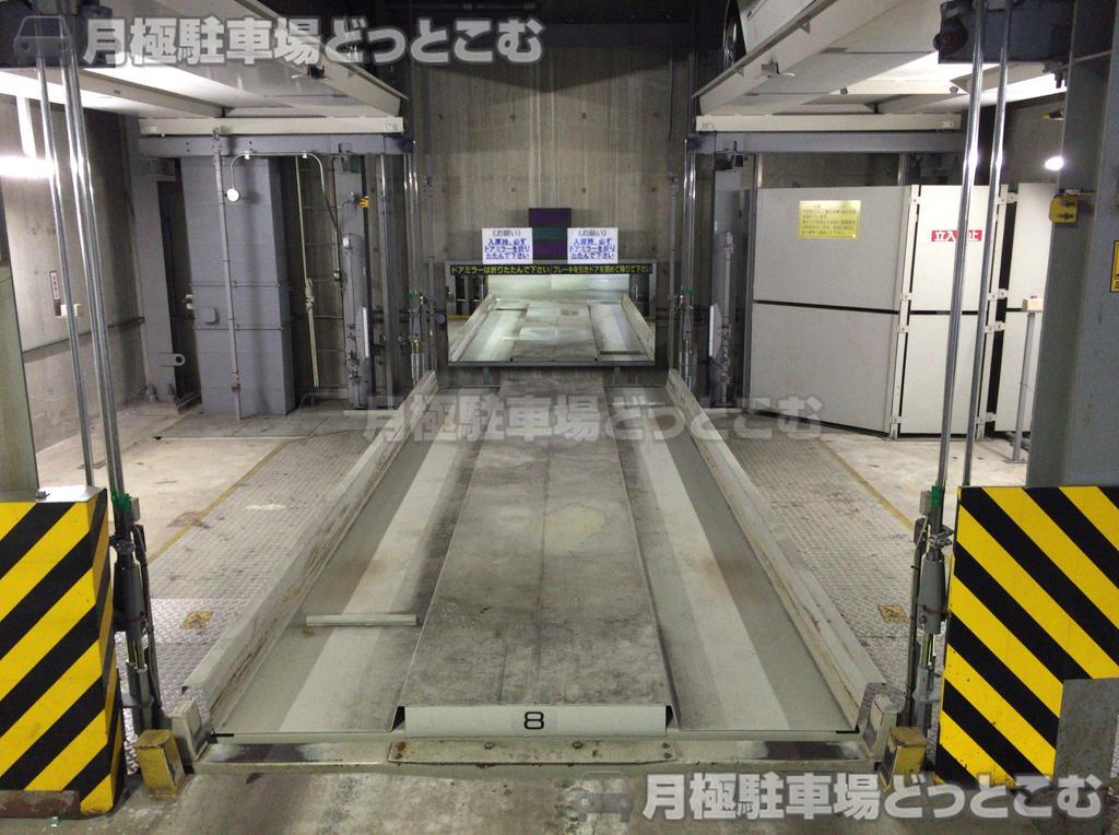 大阪市中央区高津2-4-6の月極駐車場4