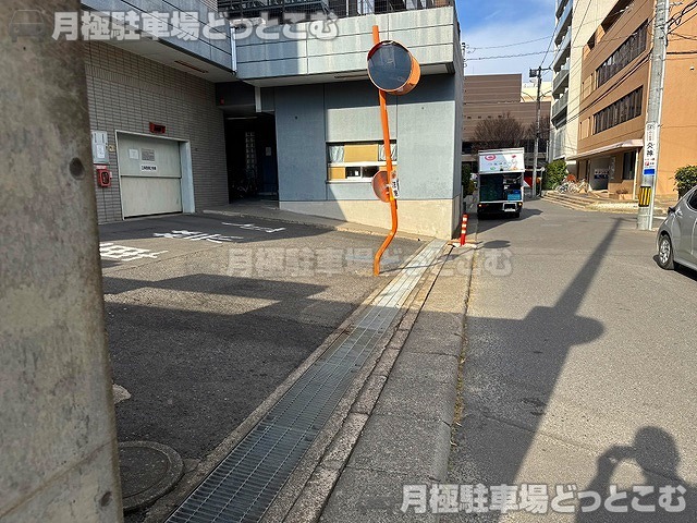 水戸市桜川1丁目1-25の月極駐車場6