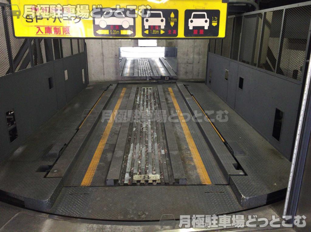 大阪市中央区博労町1-7-16の月極駐車場2