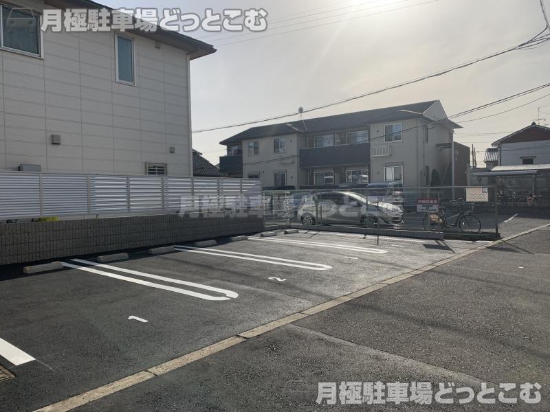 大阪市平野区長吉長原3丁目10番13号の月極駐車場2
