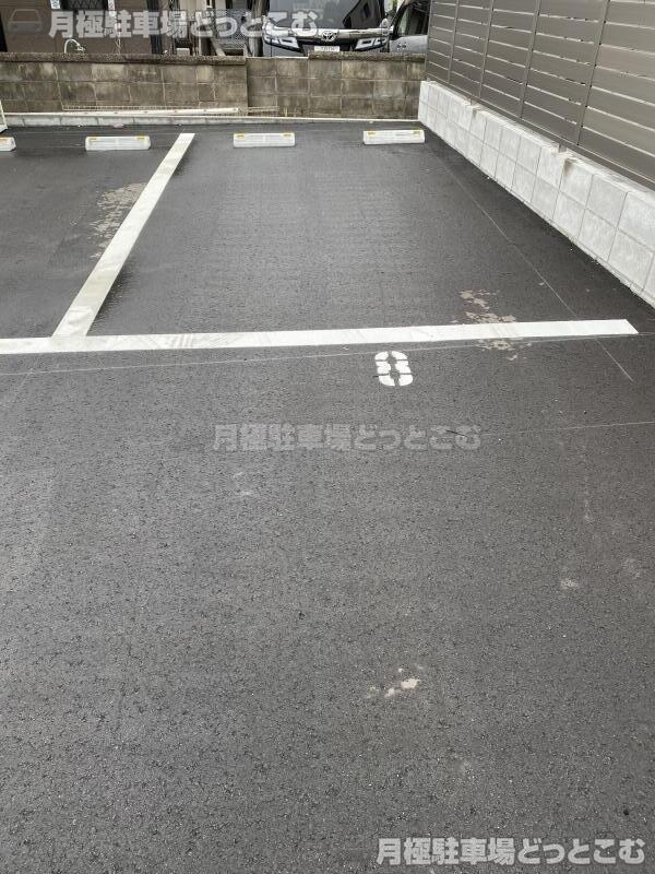 大東市南楠の里町12-32の月極駐車場3