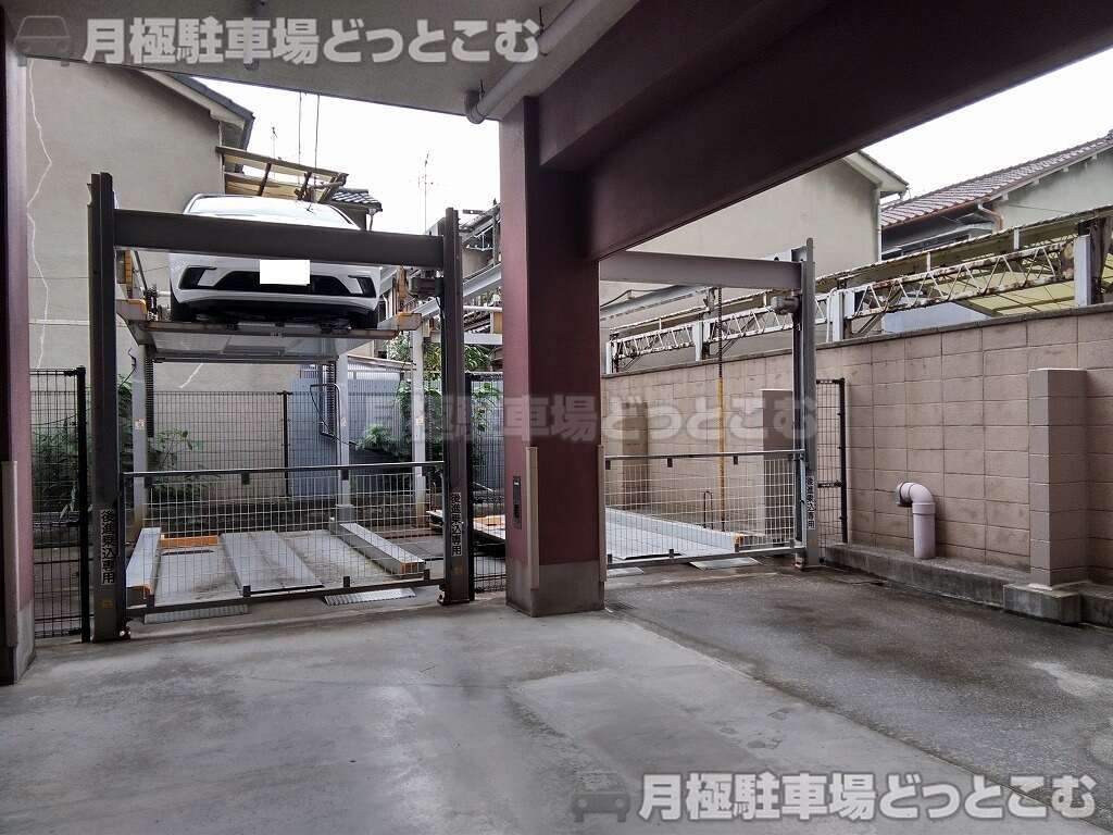 大阪市阿倍野区西田辺2丁目8-4の月極駐車場3