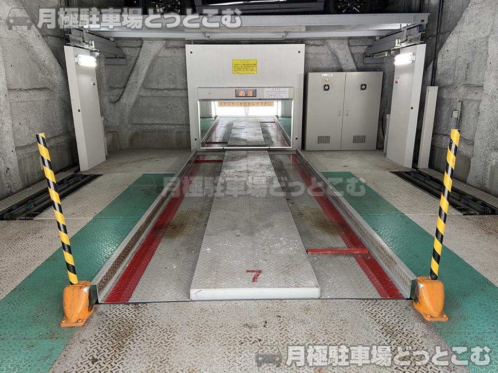 大阪市北区曽根崎1-3-6の月極駐車場2