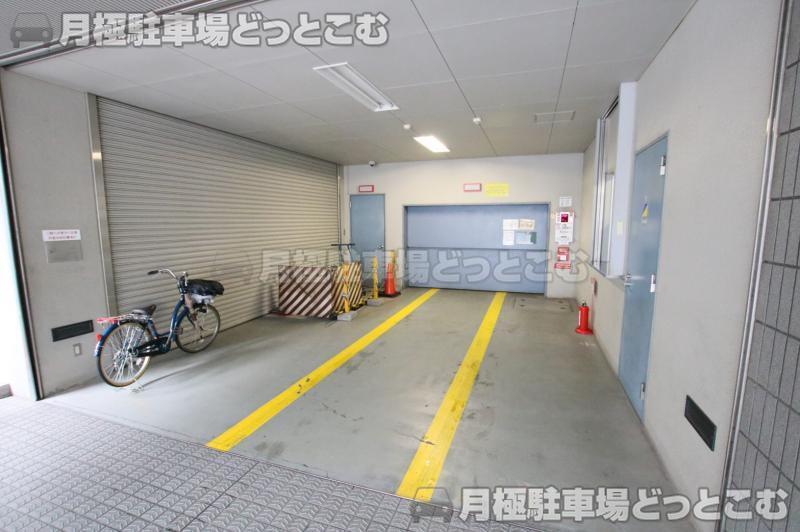 大阪市淀川区西宮原1-4-25の月極駐車場2