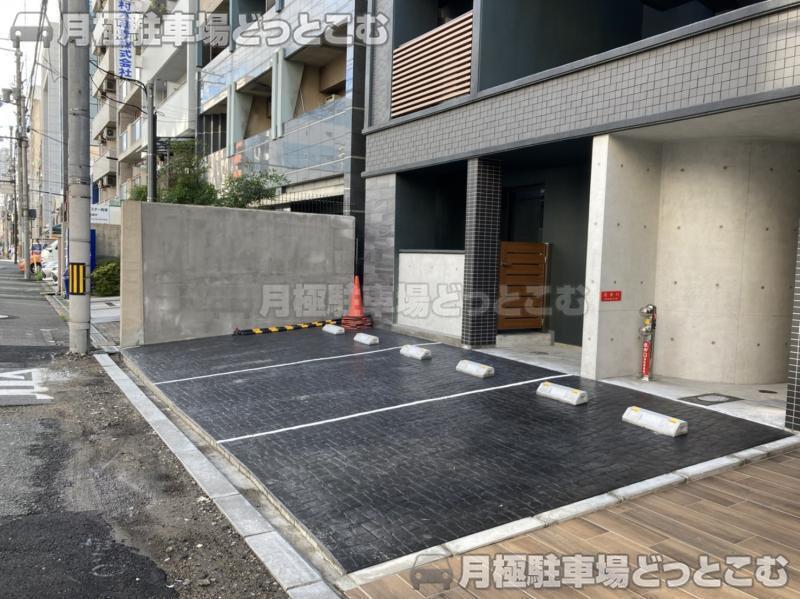 大阪市中央区上本町西2丁目1番6号の月極駐車場2