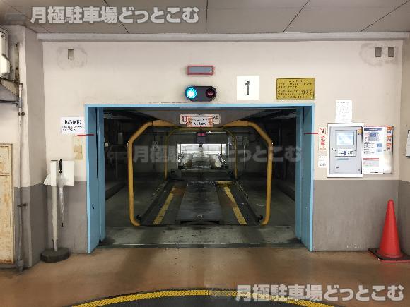 横浜市中区弥生町2丁目17の月極駐車場1