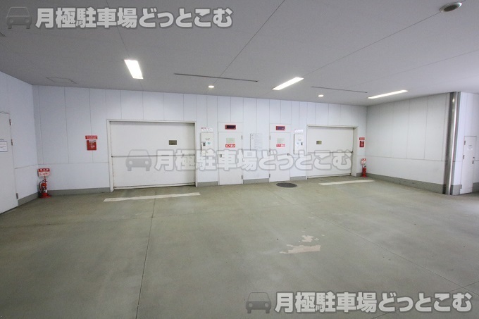 大阪市淀川区西中島6-8-5の月極駐車場2