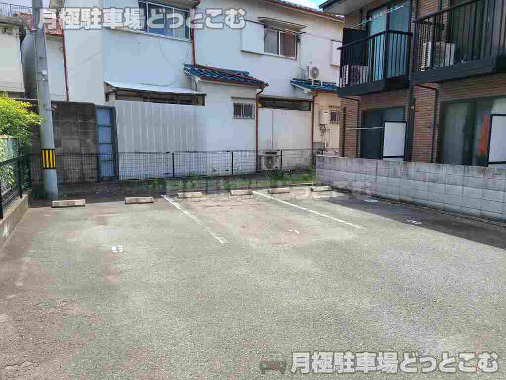 松原市上田8丁目13-10の月極駐車場1