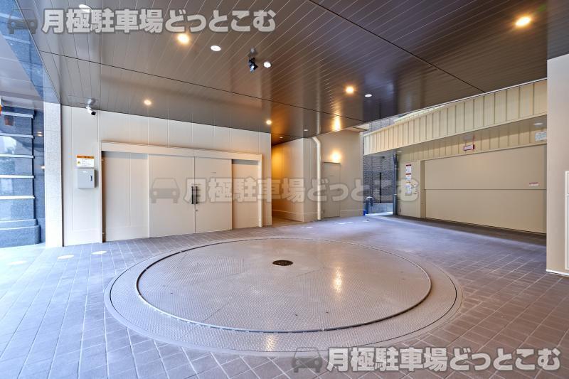 大阪市西区江戸堀1丁目17番22号の月極駐車場2