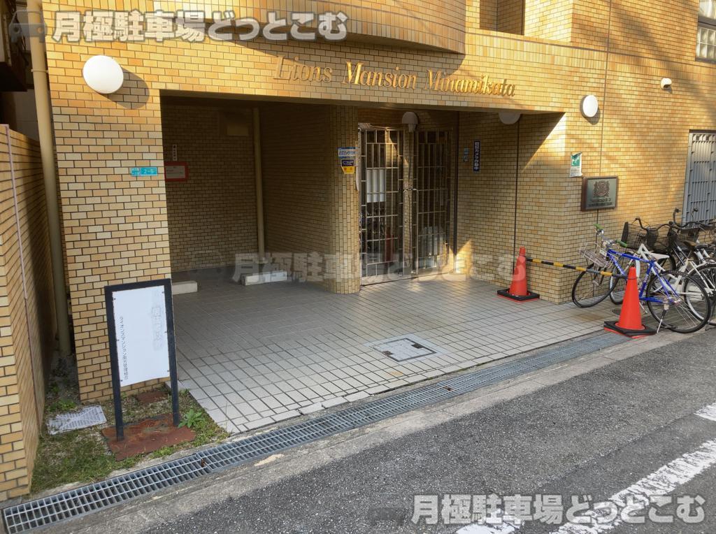 大阪市淀川区木川西1-2-5の月極駐車場2